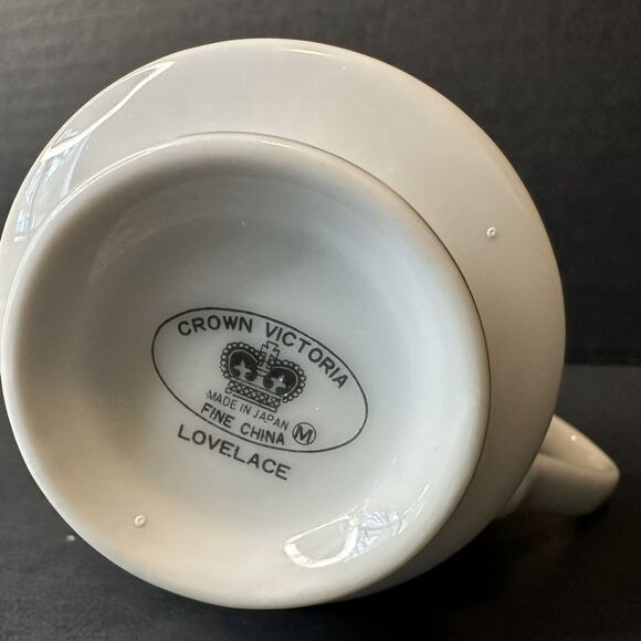 CROWN VICTORIA Lovelace 1 Footed Cup White w/Flowers & Urns White Background - Picture 4 of 10